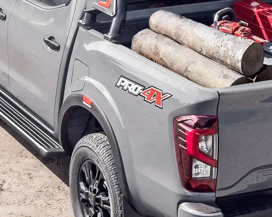 Caçamba da Nissan Frontier transportando carga